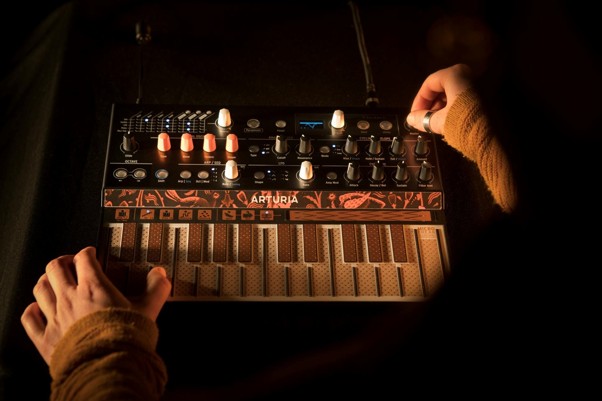 Arturia MicroFreak Paraphonic Hybrid Analog & Digital Wavetable